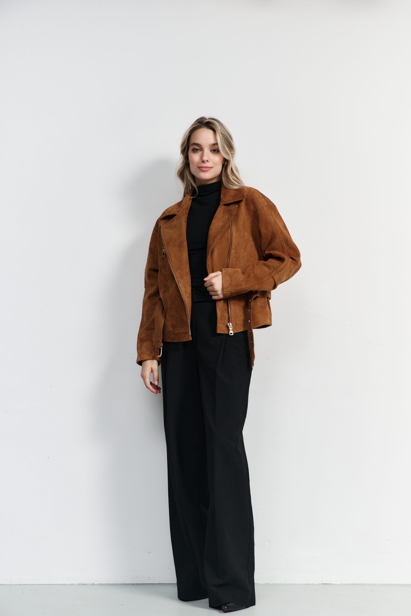 Куртка женская из натуральной кожи OKSA FASHION Z-2608LP/55OF Куртка женская из натуральной кожи OKSA FASHION Z-2608LP/55OF